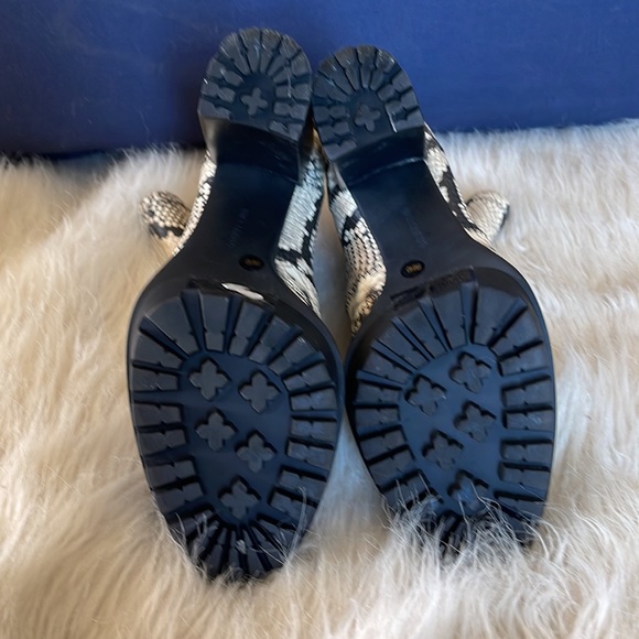 Vince Camuto Erettie Platform Stretch Bootie snake print, like new Size 9. - Picture 3 of 12